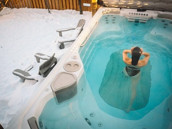 Premium Swim Spa mit leistungsstarker Gegenstromtechnik nahe Düsseldorf und Leverkusen