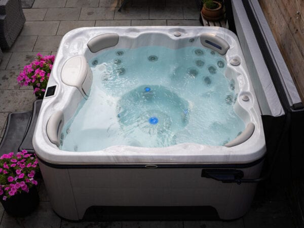 Signature SelfCleaning 655 Whirlpool mit Selbstreinigungssystem von Relaxklusiv nahe Bonn kaufen