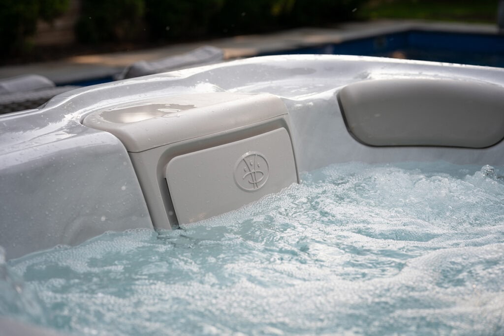 Premium Outdoor Whirlpool mit HydroClean Technologie nahe Düsseldorf und Koblenz