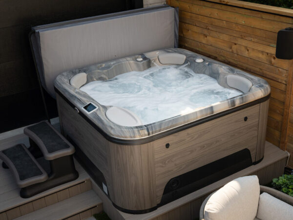 Signature SelfCleaning 579 Whirlpool mit ergonomischer Liege in Rheinland-Pfalz