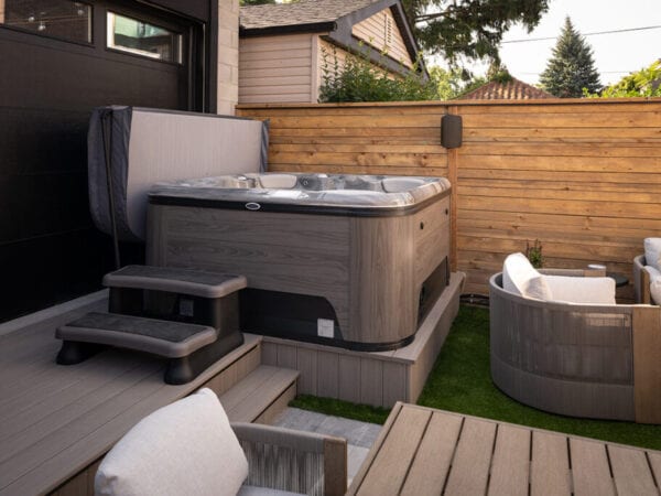 Hochwertiger Whirlpool für bis zu 5 Personen mit Hydrotherapie nahe Leverkusen kaufen