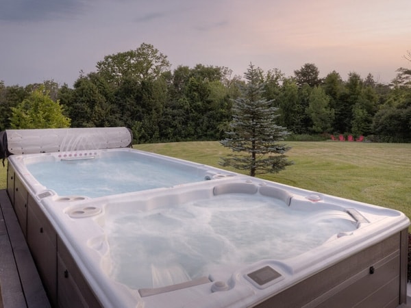 Hochwertiger Outdoor Swim Spa für Fitness und Entspannung im Raum Köln kaufen